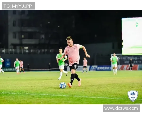 足球明星携手青藏高原在拉萨展开激情四溢的足球友谊赛